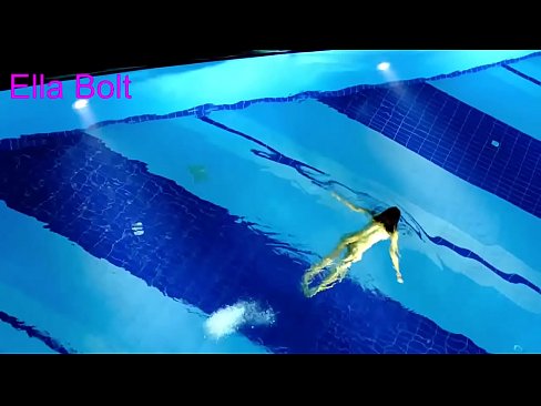 ❤️ No puedo dejar de mirar, joven rubia pillada nadando desnuda en la piscina del complejo ELLA BOLT Video de sexo de calidad en es.mycomicsxxx.ru ❌️